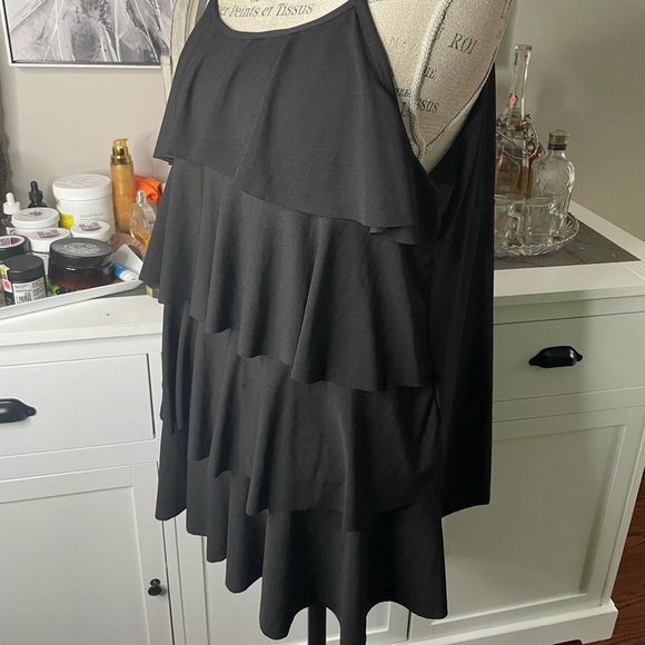 Black ruffle adjustable tank - Picture 2 of 4